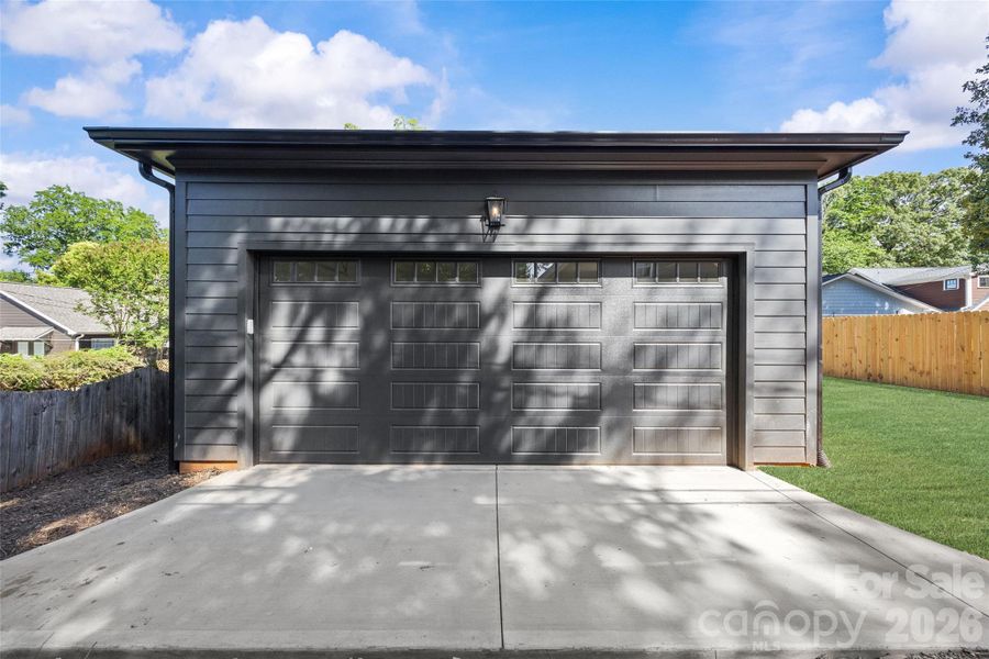 Exterior details and patio area of a home in , Charlotte (Image 31).
