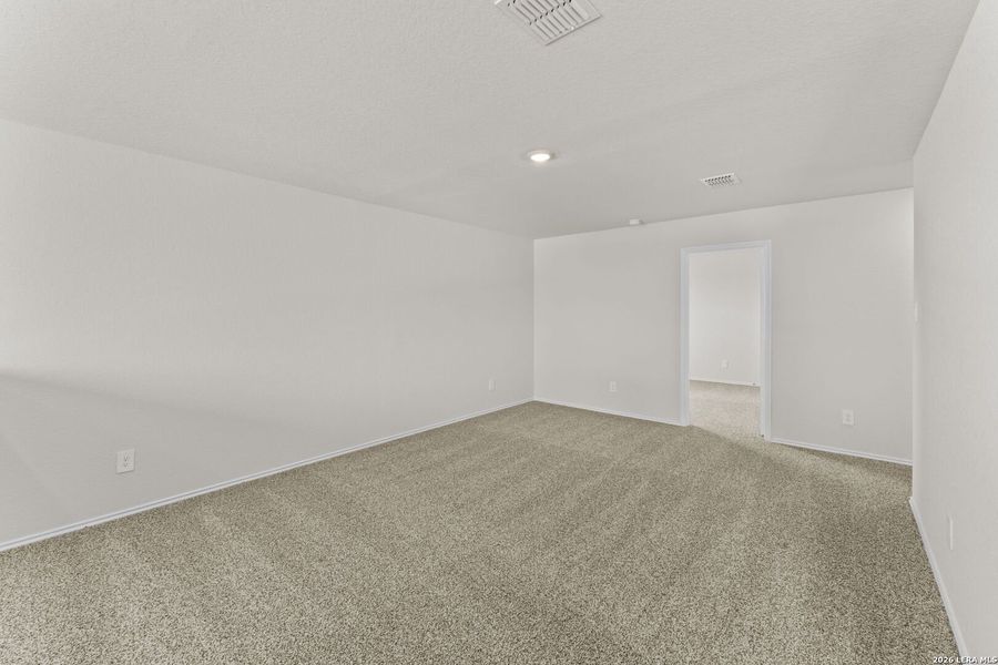 Spacious, unfurnished interior of a new home in Swenson Heights, Seguin (Image 20).