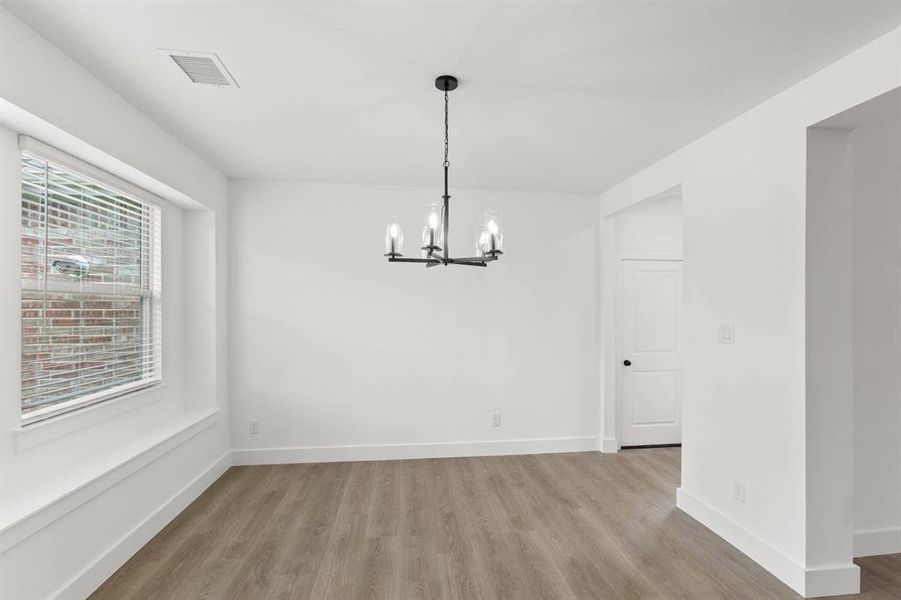 413 Tower-Breakfast Nook-1