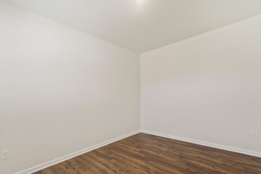 Spacious, unfurnished interior of a new home in Heritage Bay, Sumter (Image 11).