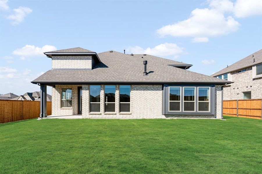 Exterior details and patio area of a home in Somerset, Venus (Image 3).