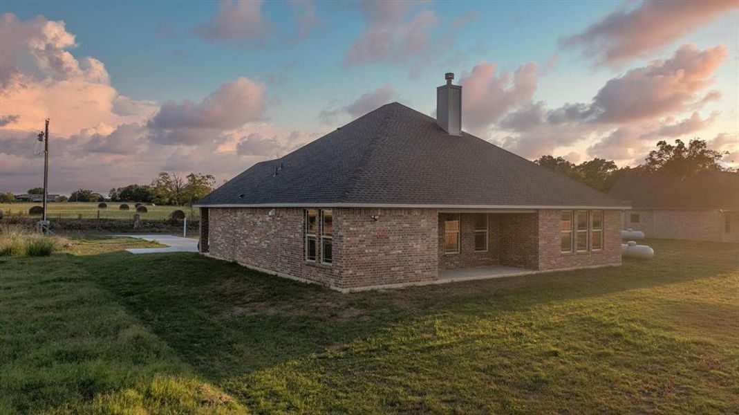 Exterior details and patio area of a home in , Alba (Image 4).