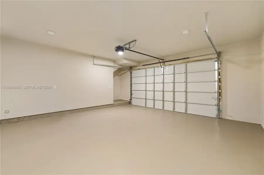 Spacious, unfurnished interior of a new home in , Miami (Image 24).