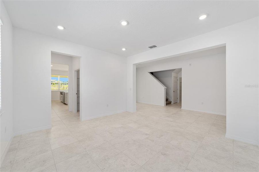 Spacious, unfurnished interior of a new home in Calesa Township, Ocala (Image 33).