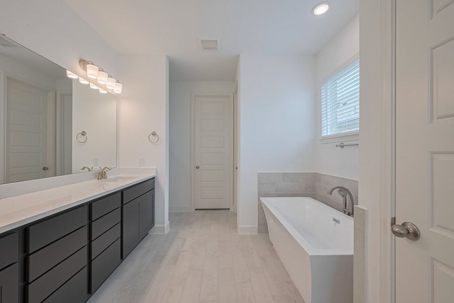 Representative furnished interior of a home built from the 2620 by Colina Homes in River Ranch, Dayton (Image 18).