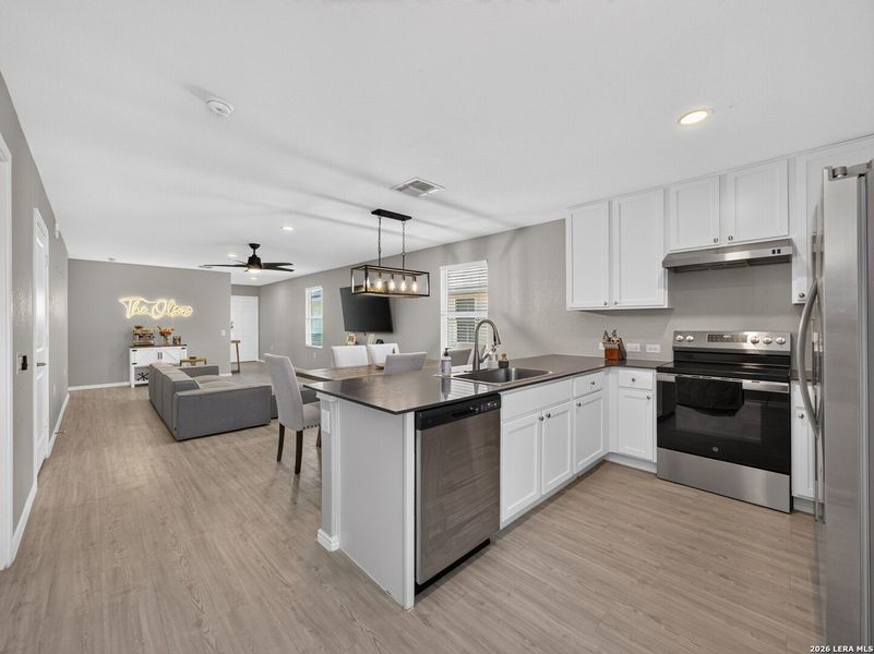 Furnished interior view inside a new home in Mission del Lago, San Antonio (Image 6).