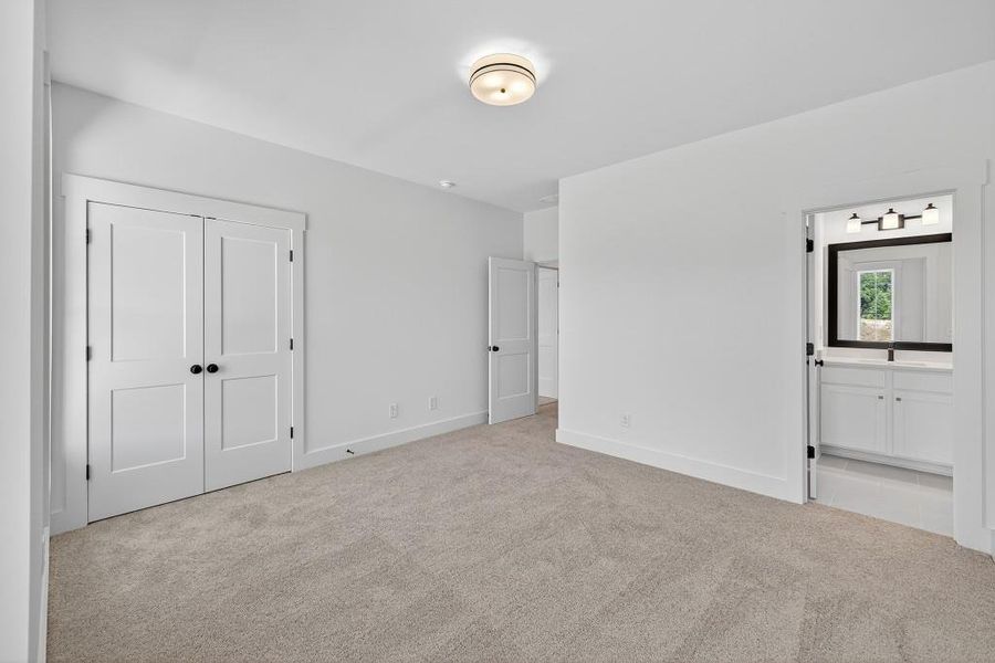 Spacious, unfurnished interior of a new home in Livingstone Park, Kennesaw (Image 22).