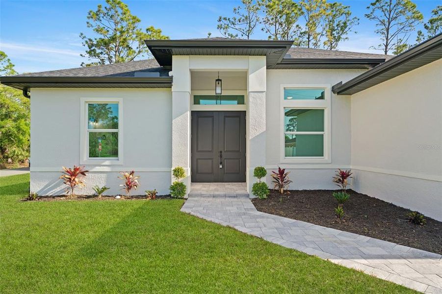 Exterior details and patio area of a home in , North Port (Image 3).