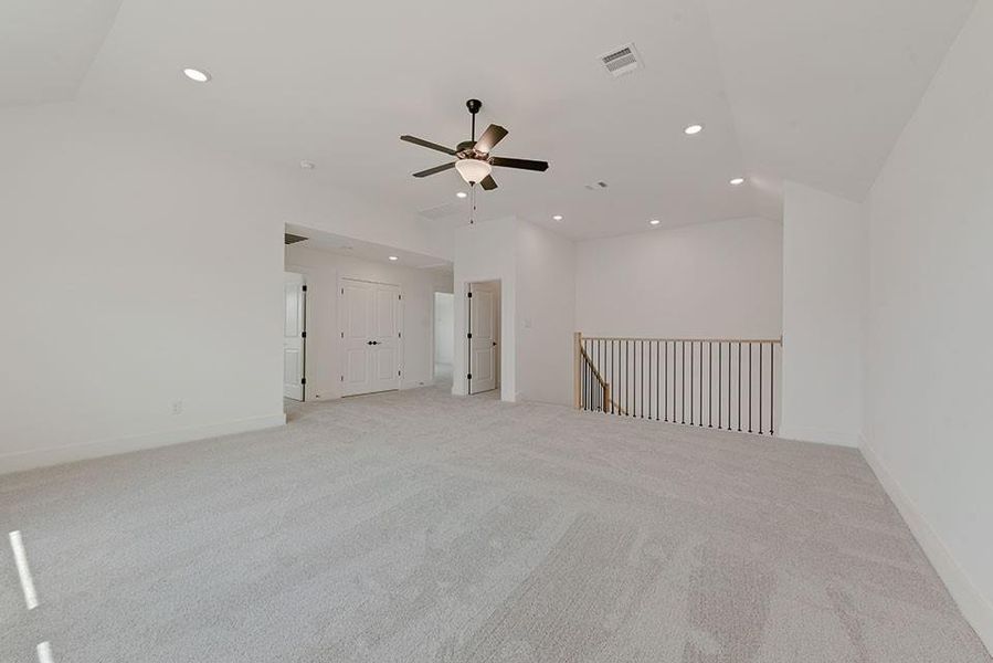 Spacious, unfurnished interior of a new home in Tavolo Park, Fort Worth (Image 27).