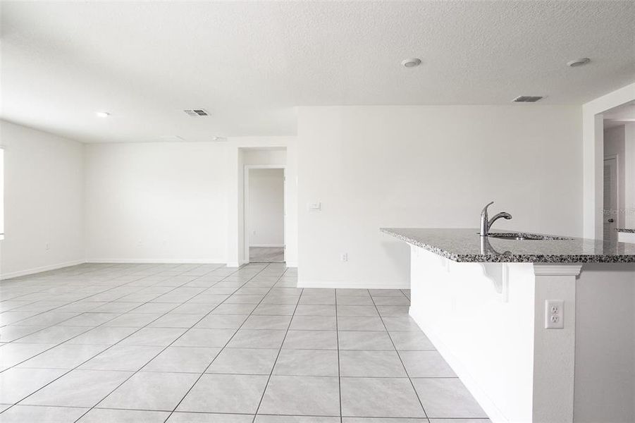 Spacious, unfurnished interior of a new home in , Zellwood (Image 19).