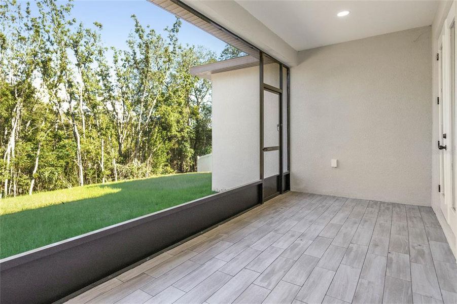 Exterior details and patio area of a home in , Spring Hill (Image 23).