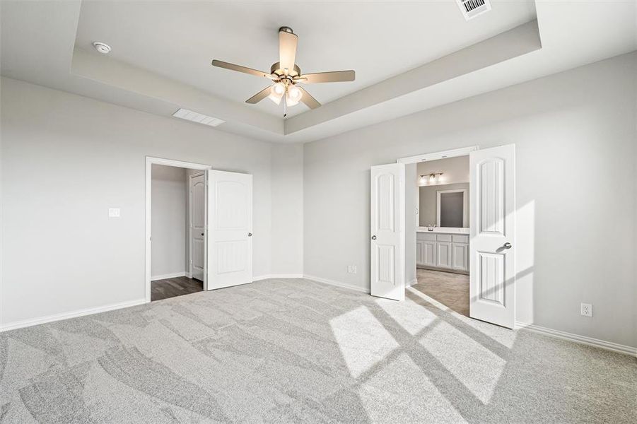 Spacious, unfurnished interior of a new home in Waterford Park, Weatherford (Image 28).
