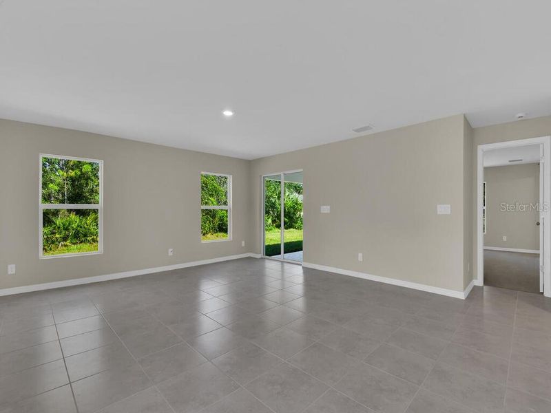 Spacious, unfurnished interior of a new home in , Port Charlotte (Image 16).