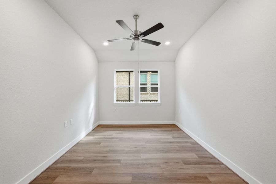 Spacious, unfurnished interior of a new home in Chambers Creek, Willis (Image 25).