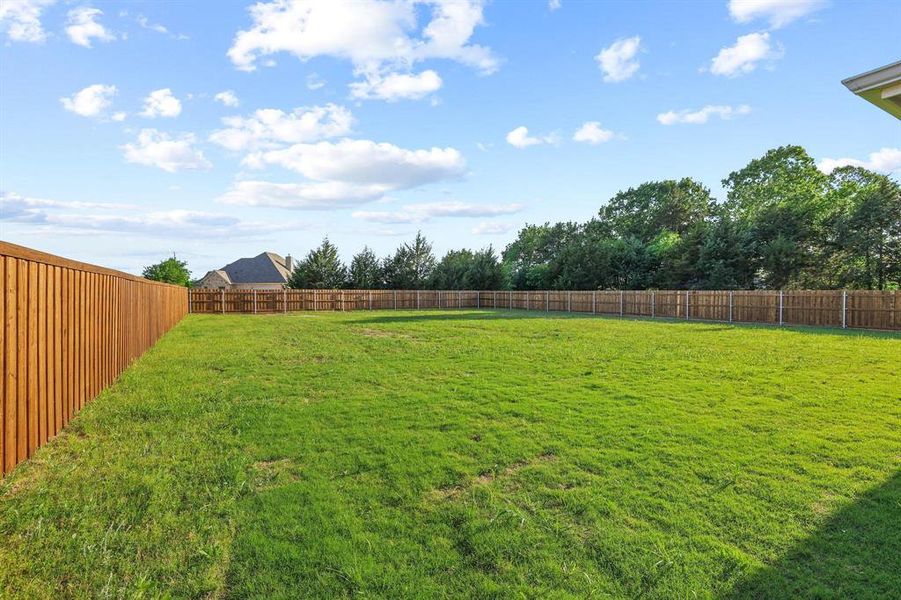 Exterior details and patio area of a home in , Ector (Image 18).
