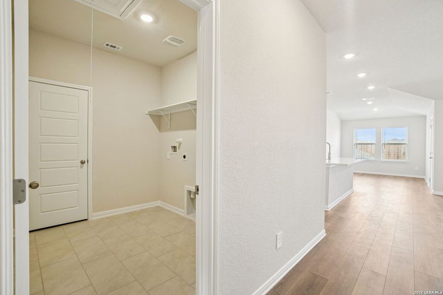 Spacious, unfurnished interior of a new home in Legendary Trails - Premier Series, Cibolo (Image 29).