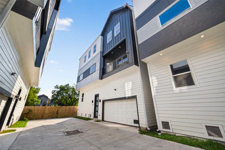 Welcome home to 1122 W 16th Street Unit D! Welcome home to 1122 W 16th Street Unit D!