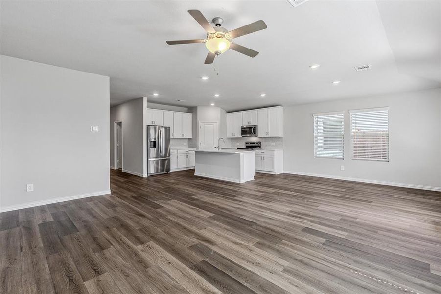 Spacious, unfurnished interior of a new home in Stratton Place, Greenville (Image 27).