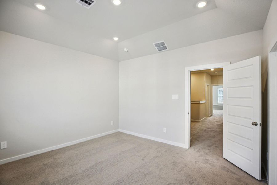 Spacious, unfurnished interior of a new home in Kemah Crossing - City Series, Kemah (Image 22). Spacious, unfurnished interior of a new home in Kemah Crossing - City Series, Kemah (Image 22).