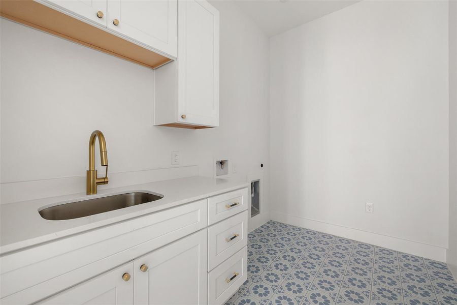 Furnished interior view inside a new home in , Wimberley (Image 32).
