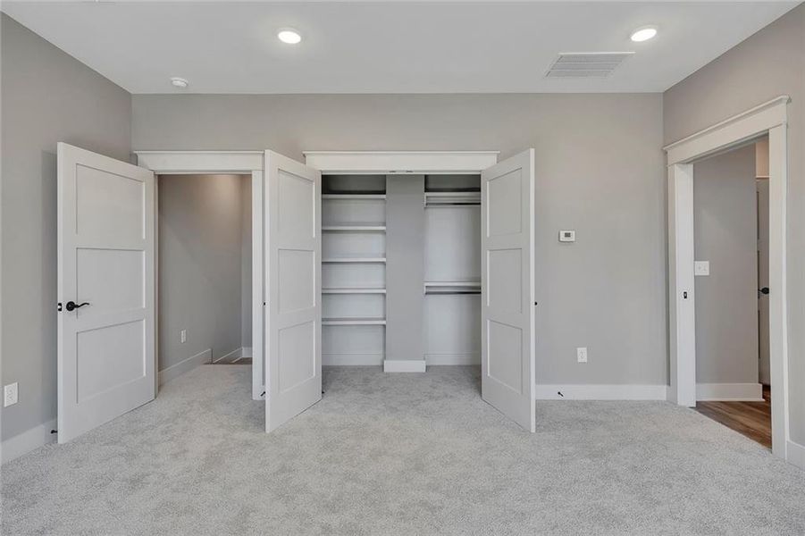 Spacious, unfurnished interior of a new home in , Jasper (Image 35).