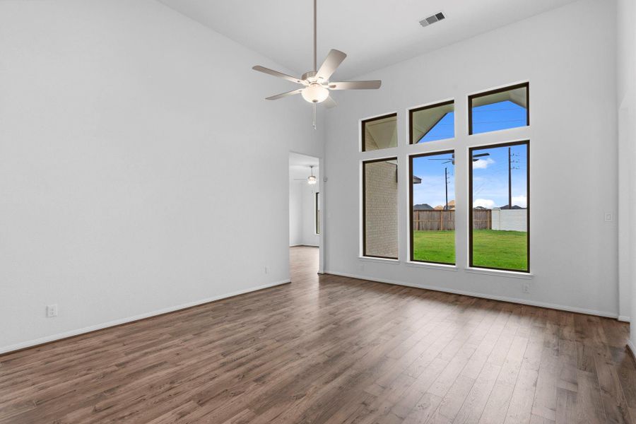 Spacious, unfurnished interior of a new home in , Texas City (Image 23).