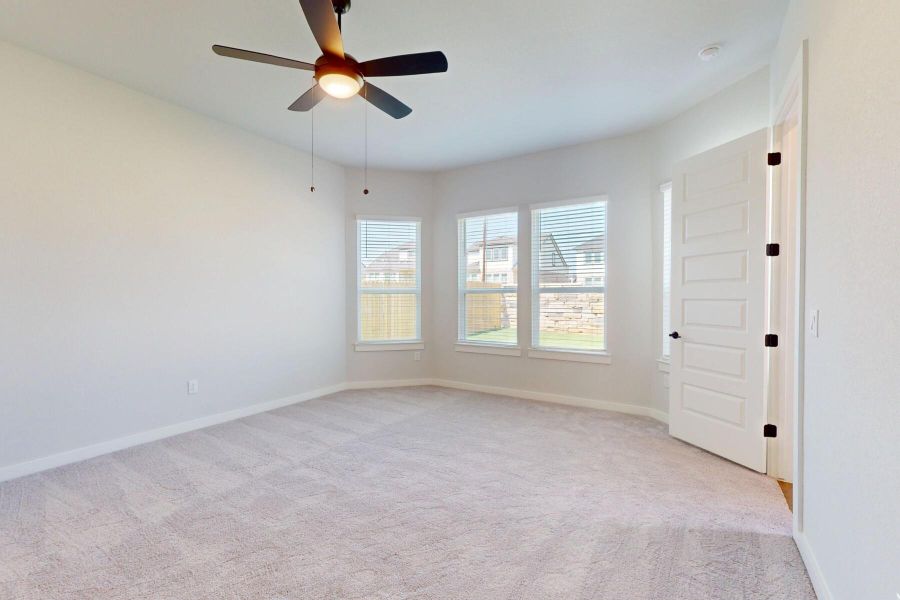 Spacious, unfurnished interior of a new home in Cascades at Onion Creek, Austin (Image 27).