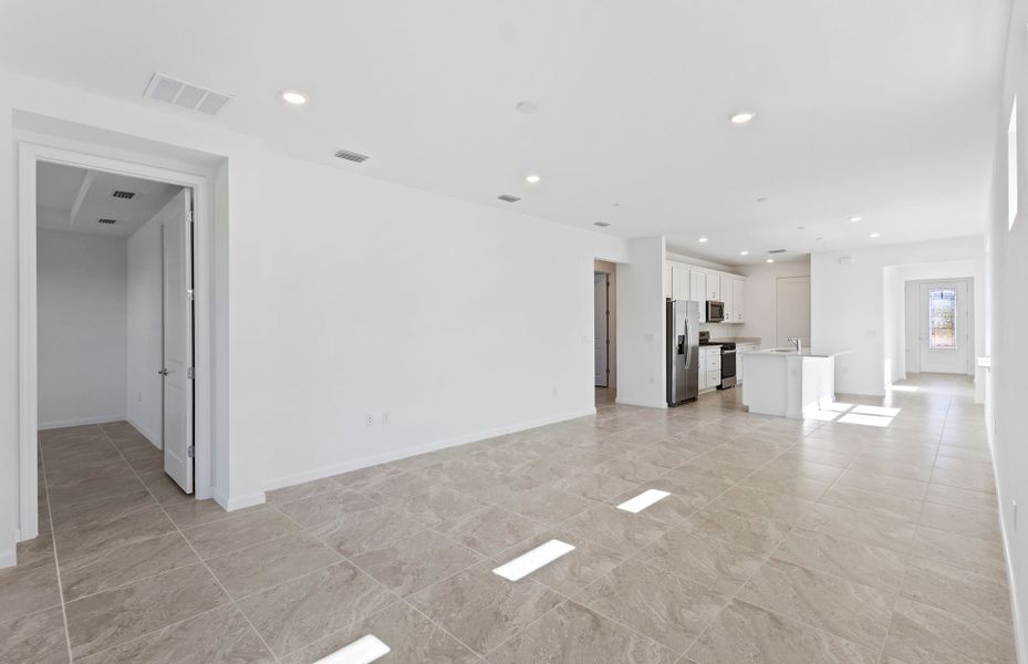 Spacious, unfurnished interior of a new home in Terreno, Naples (Image 13).