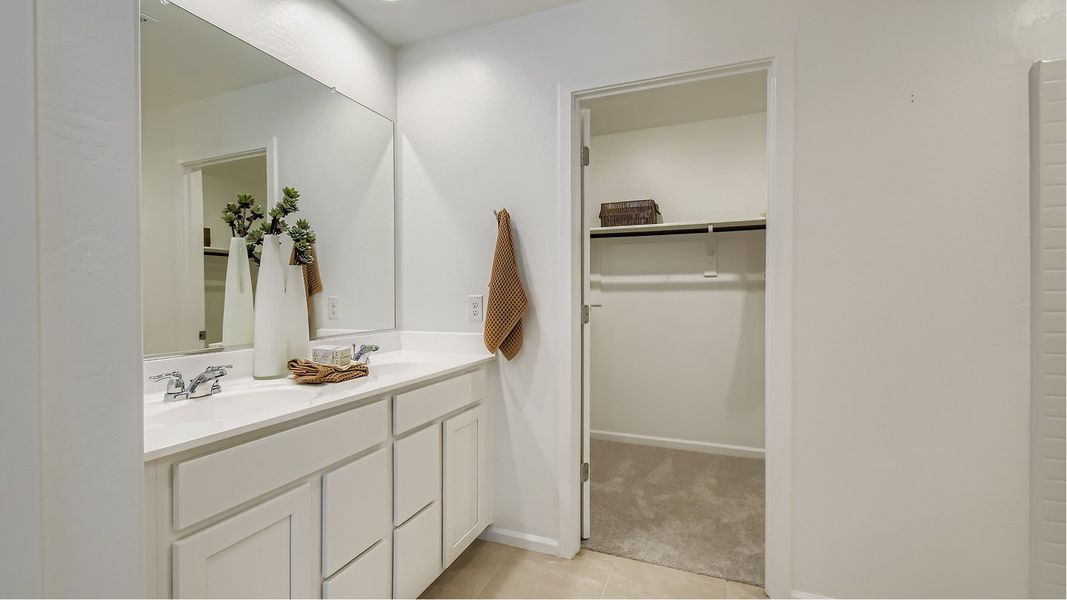 3053 Monterey Owners Bath 1of2 F2