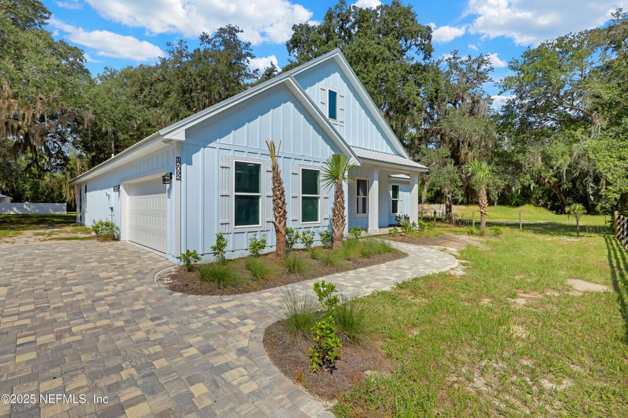 Exterior details and patio area of a home in , Jacksonville (Image 31).