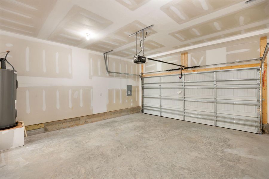 Spacious, unfurnished interior of a new home in Harbor Crossing, Greensboro (Image 27).