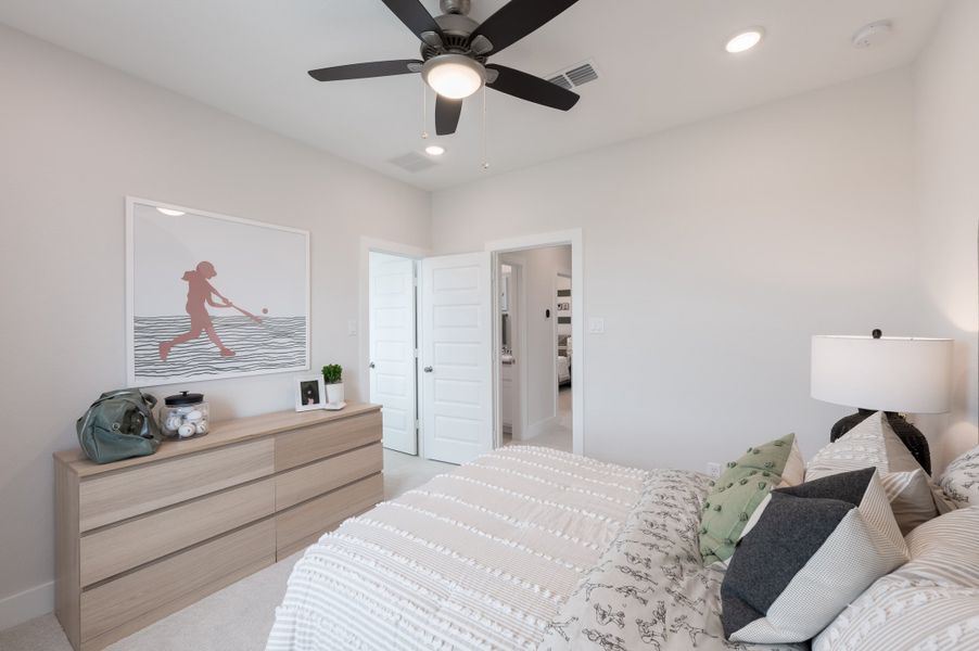Representative furnished interior of a home built from the Goldeneye by Tri Pointe Homes in Jubilee 50′, Hockley (Image 17).