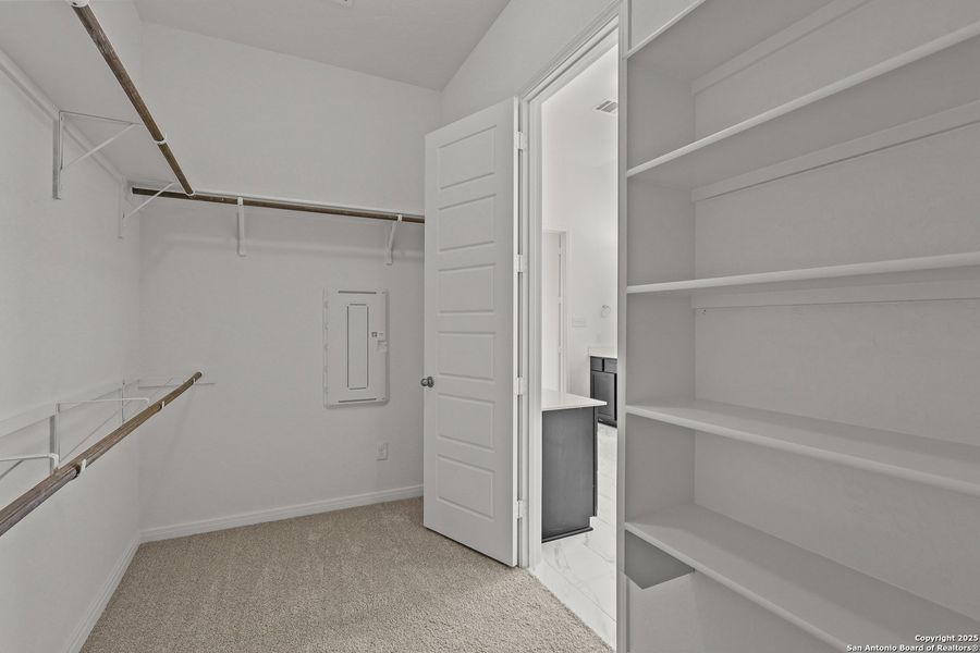 Image 33 of a home in Homestead 75'.