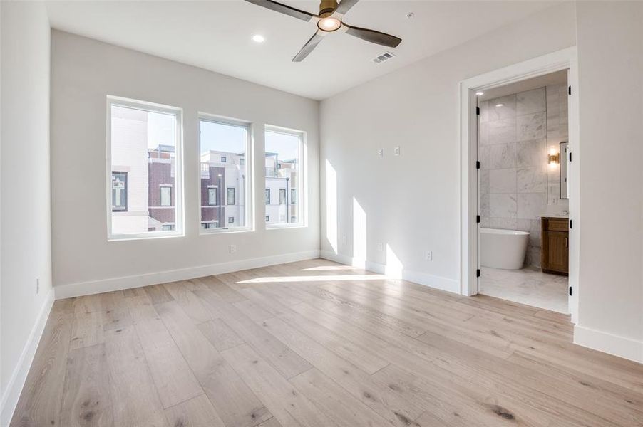 Spacious, unfurnished interior of a new home in , Grapevine (Image 17).