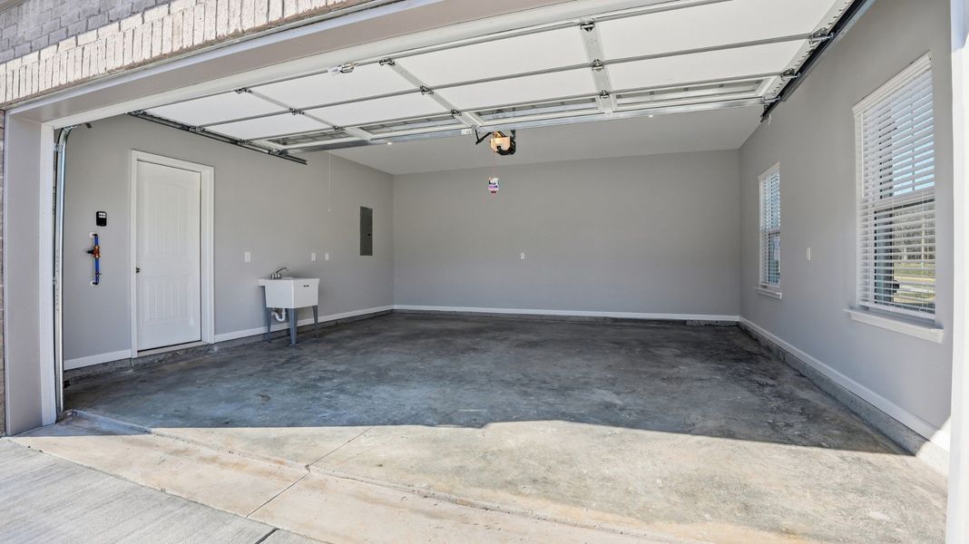 Spacious, unfurnished interior of a new home in Sagewood, Tullahoma (Image 32).