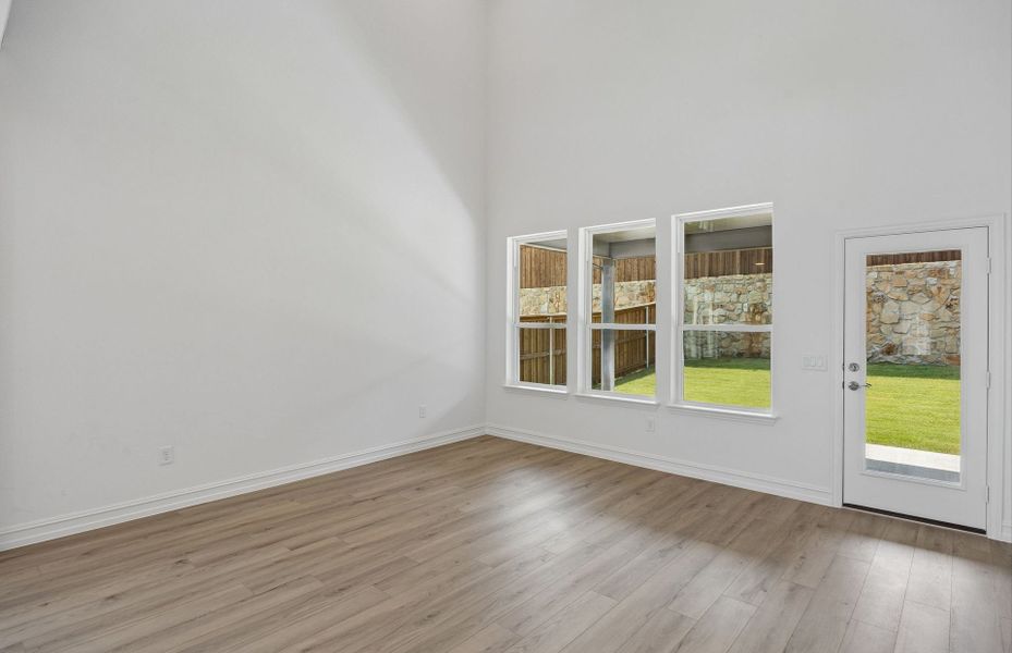 Spacious, unfurnished interior of a new home in Wilson Creek Meadows, Celina (Image 24).