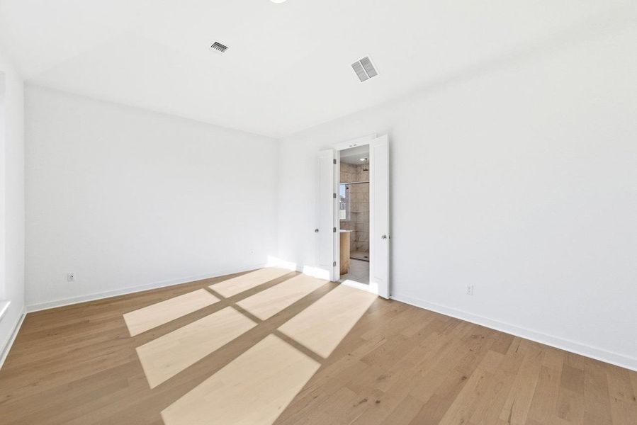 Spacious, unfurnished interior of a new home in 6 Creeks at Waterridge, Kyle (Image 17).