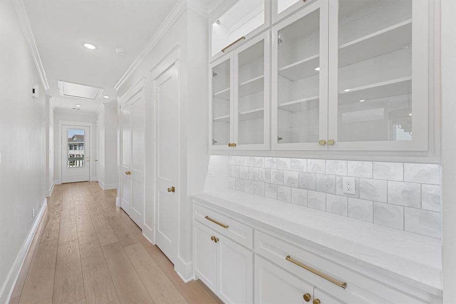 Spacious, unfurnished interior of a new home in , Galveston (Image 17).