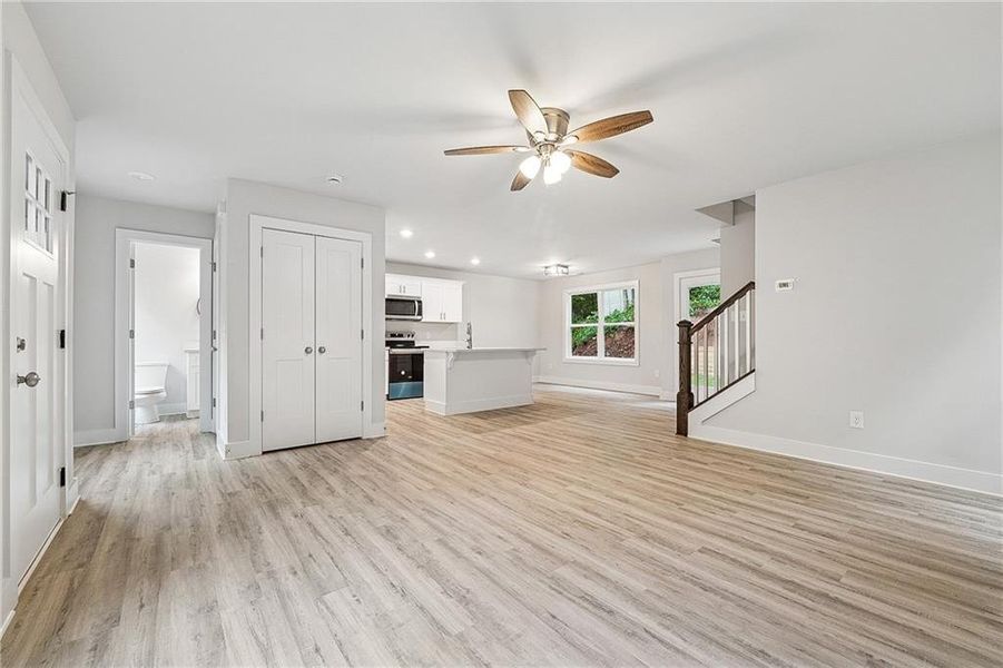 Spacious, unfurnished interior of a new home in , Gainesville (Image 11).