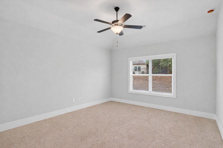 Spacious, unfurnished interior of a new home in The Fairways at Mirror Lake, Villa Rica (Image 30).