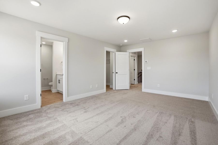 Spacious, unfurnished interior of a new home in Blythe Mill Townhomes, Waxhaw (Image 31). Spacious, unfurnished interior of a new home in Blythe Mill Townhomes, Waxhaw (Image 31).
