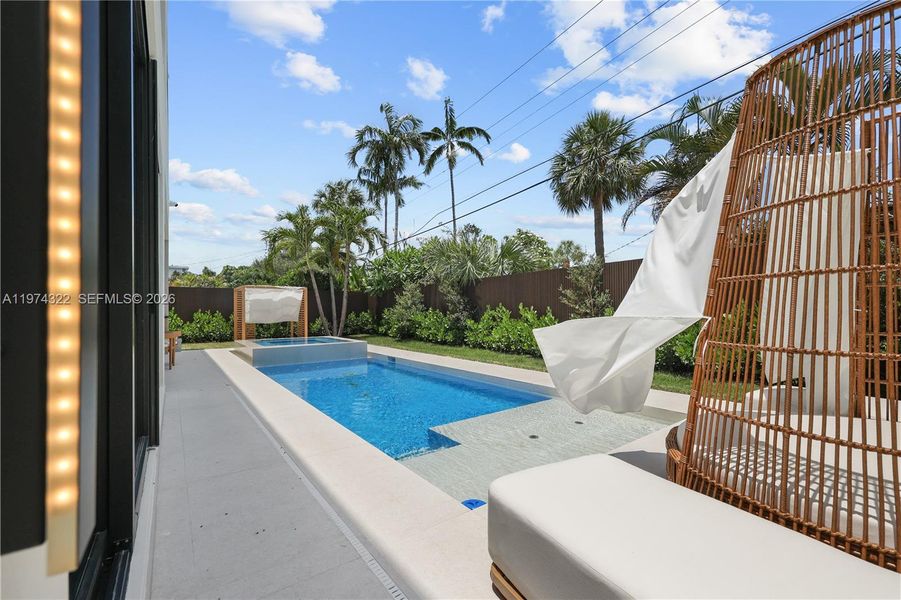 Exterior details and patio area of a home in , Fort Lauderdale (Image 36).