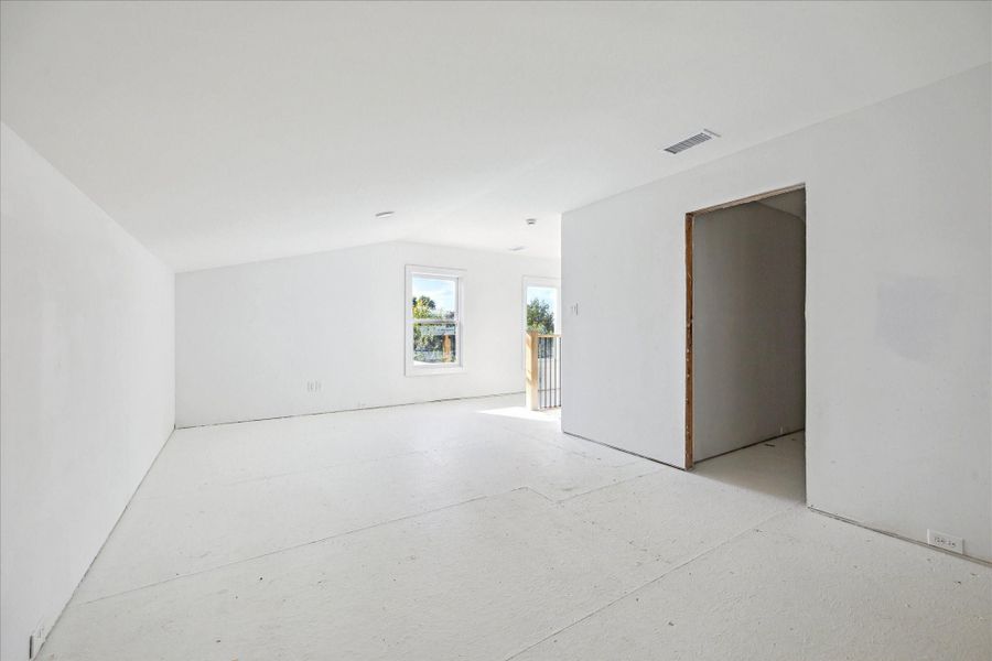 3rd floor can be finished out to add an additional 600 ft if needed.