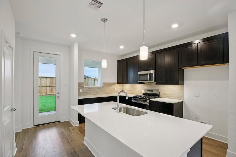 21607 Berry Crest Ln Kitchen