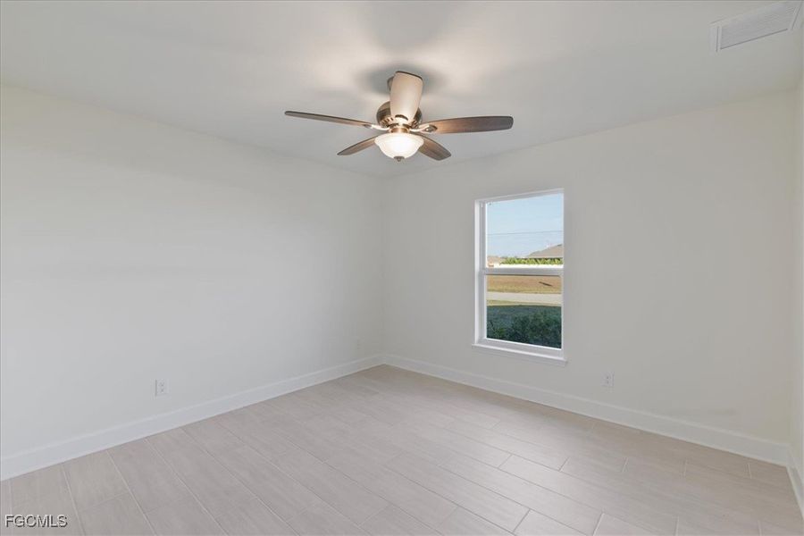 Spacious, unfurnished interior of a new home in Cape Coral, Cape Coral (Image 22).