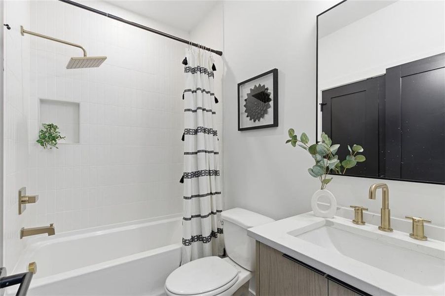 Furnished interior view inside a new home in , Atlanta (Image 41).