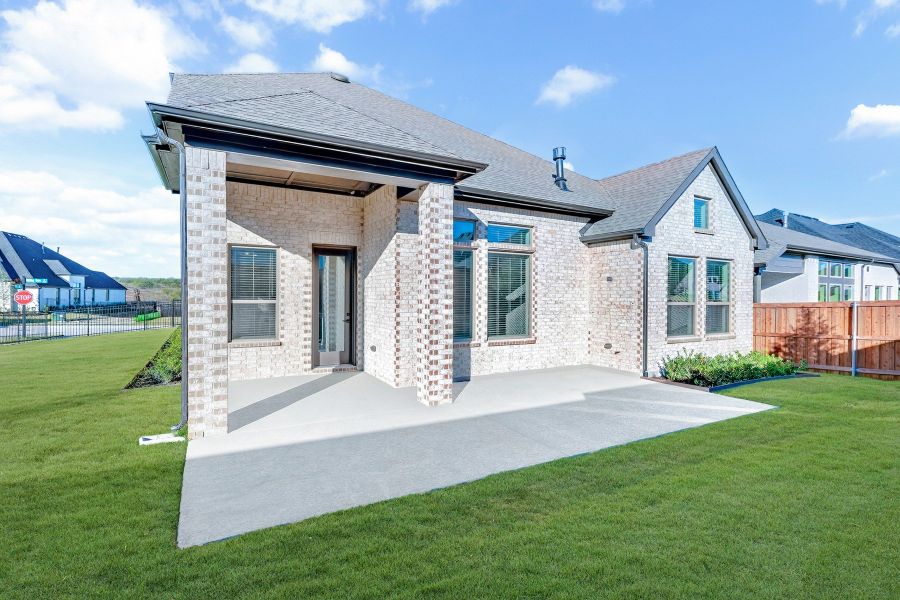 Exterior details and patio area of a home in Walsh Classic, Fort Worth (Image 3).