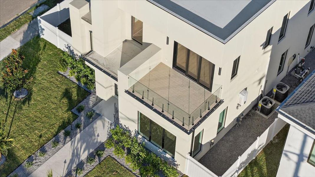 Exterior details and patio area of a home in , Tampa (Image 41).