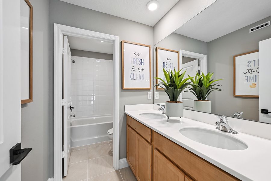 Furnished interior view inside a new home in Estates at Lake Jesup, Sanford (Image 13).