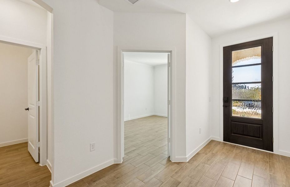 Spacious, unfurnished interior of a new home in Mavera, Conroe (Image 26).